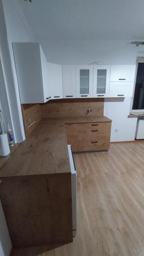 1184ff17-42c5-4c44-863f-09402ce48374