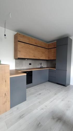 137dd061-d33e-434d-9cda-9eee51831e1b