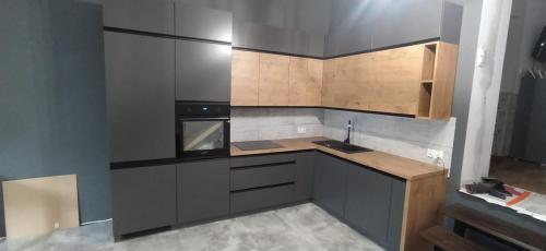 6ef7f21e-107a-48fa-9da1-dd51d966457d