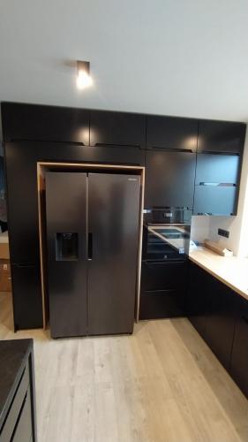 73fb9dcb-1c23-4ce5-b6de-155156337554