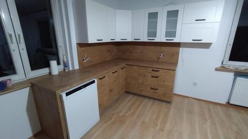 7747cba9-0103-4013-91b9-c468c337e420