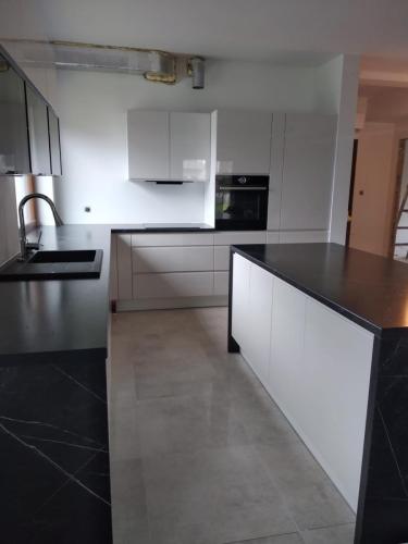 7f893304-f015-4b9b-8e1e-596cec0185e2-1