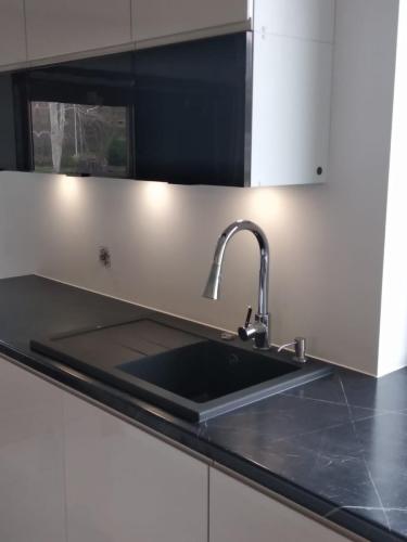 84573a7c-1bef-4e42-8c83-24a8bbded03e-2