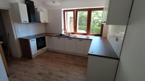 9e446e93-d1d9-43b1-aae8-ef7a04e20570