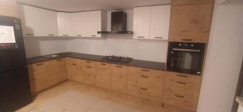 9e90860c-d94c-40c4-a11d-086cea02b60c-1