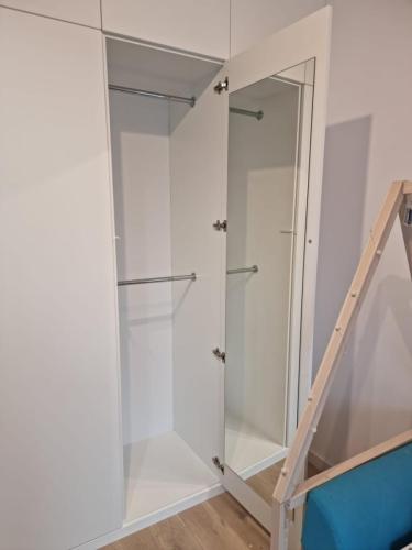 cfa527df-0af8-4332-ae02-28c08d5ed8b7